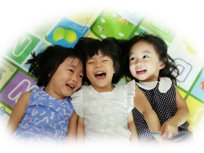 幼小班课堂上的孩子们